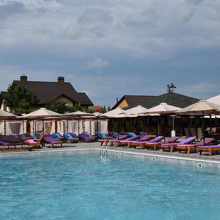 Relax Complex Hotel Boryspilʼ Dış mekan fotoğraf