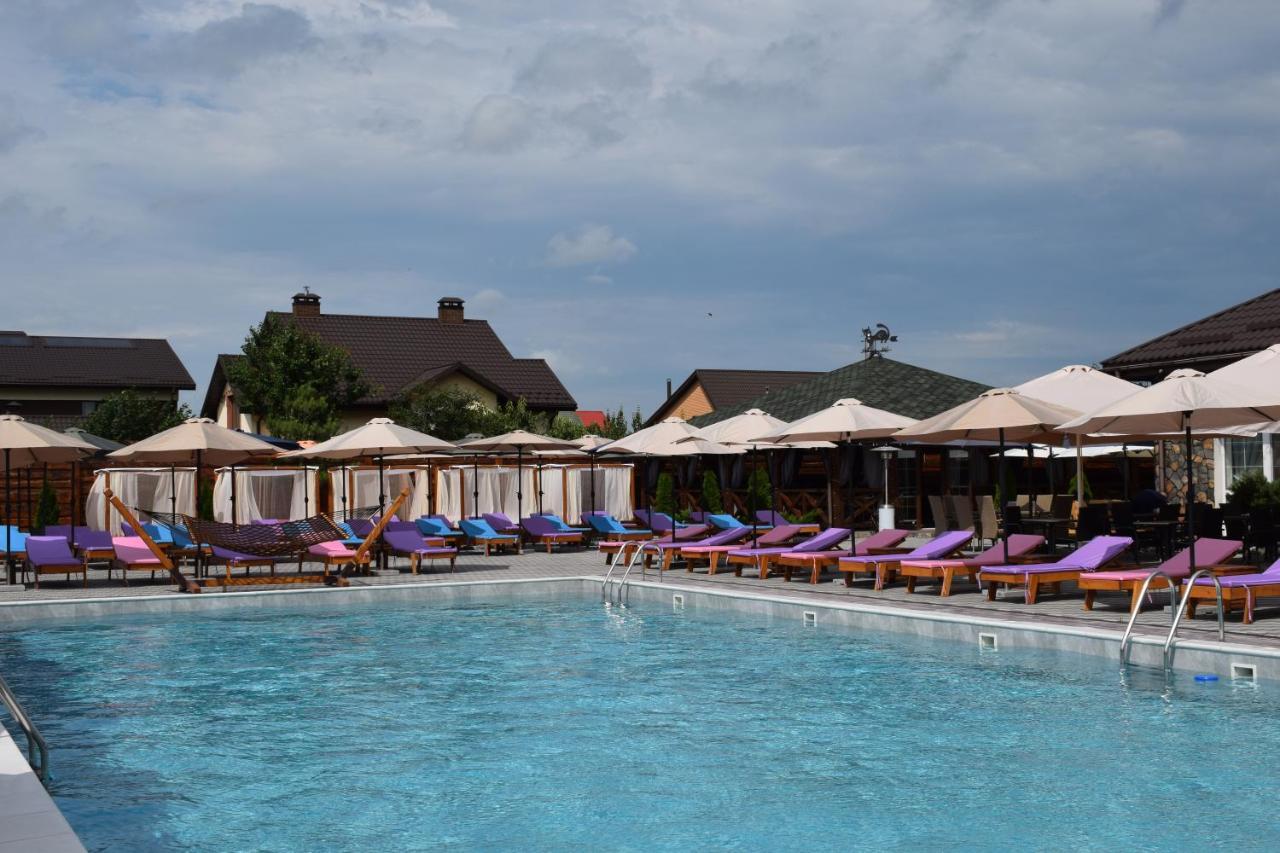 Relax Complex Hotel Boryspilʼ Dış mekan fotoğraf